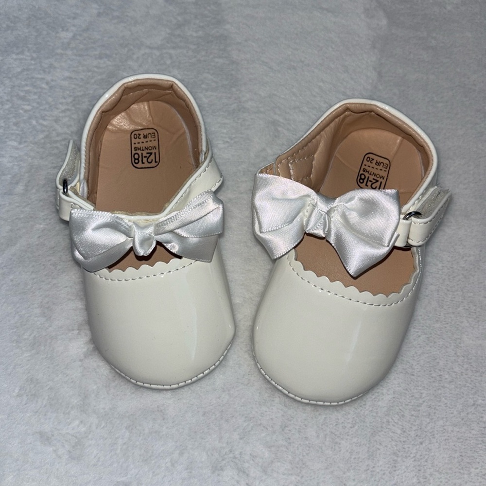 White bow shoes 12-18 months